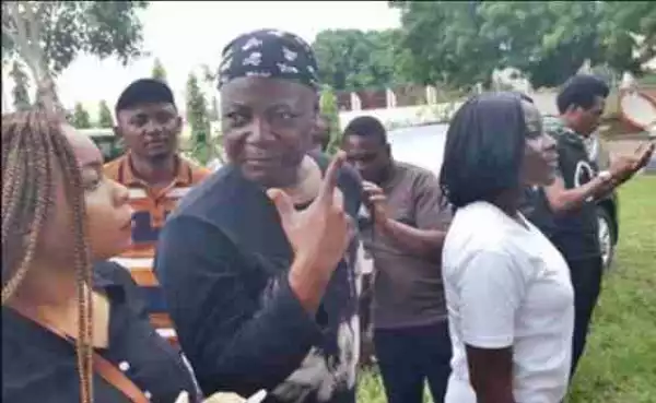 Policeman Hits Charly Boy With The Butt Of His Gun During Anti-Buhari Protest